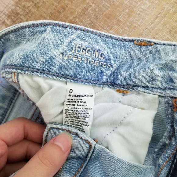 Light Wash American Eagle Skinny Jeans - Picture 3 of 6